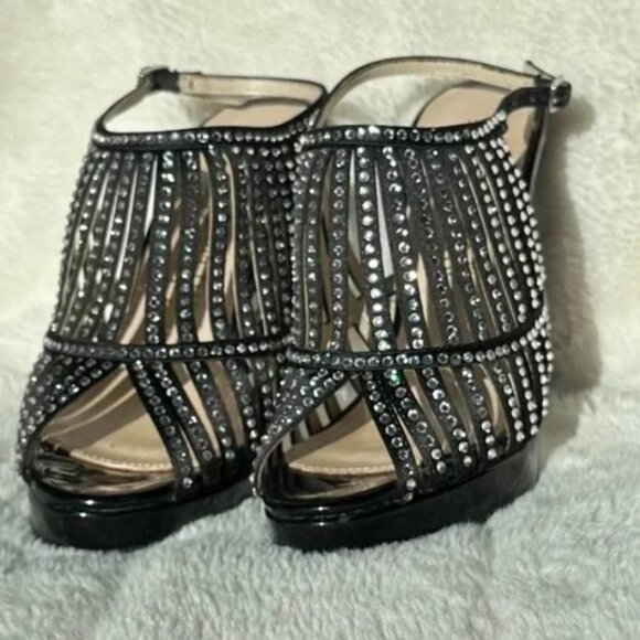 E! Live From the Red Carpet Heels - Size 6 - Picture 2 of 5